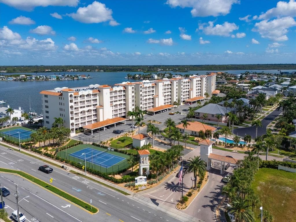 17745 GULF BOULEVARD UNIT 702