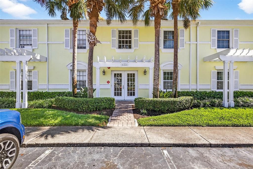5184 BEACH DRIVE SE UNIT B ST PETERSBURG, FL 33705