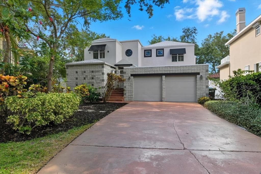 2713 CHAMBRAY LANE TAMPA, FL 33611