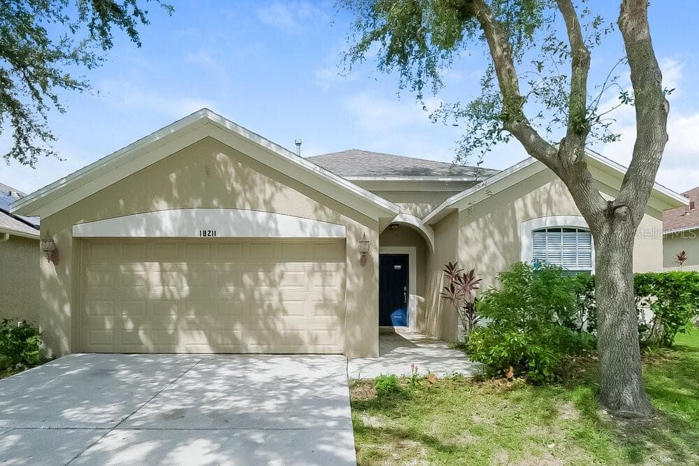18211 HOLLY HILLS WAY TAMPA, FL 33647
