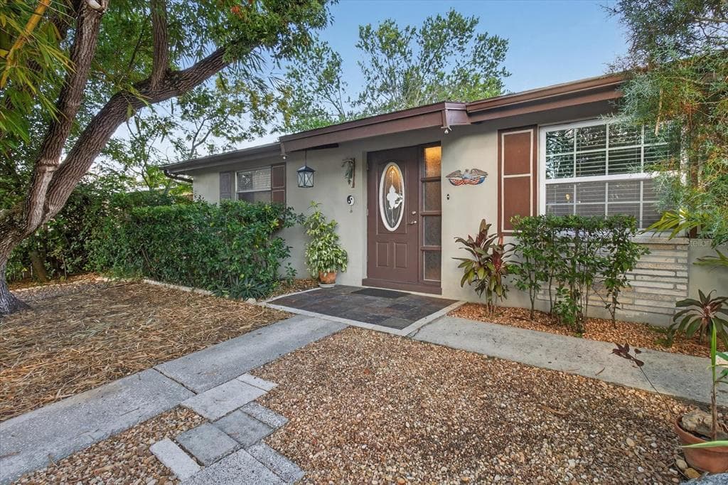 1652 DEBONAIR DRIVE