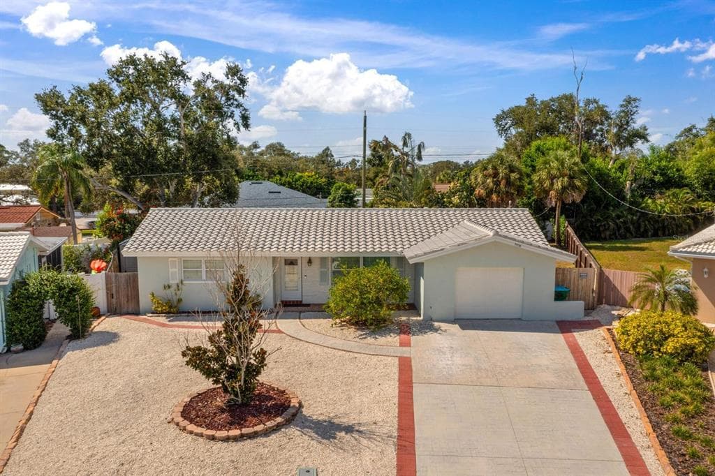 5576 WILLIAMSDALE COURT SEMINOLE, FL 33772