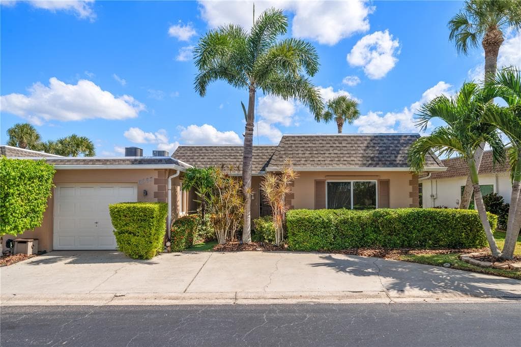 6563 GRAND BAHAMA DRIVE SEMINOLE, FL 33777