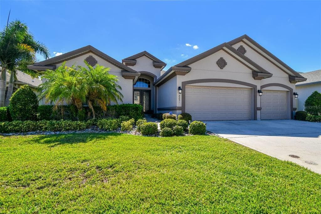 2251 HIGHWOOD COURT