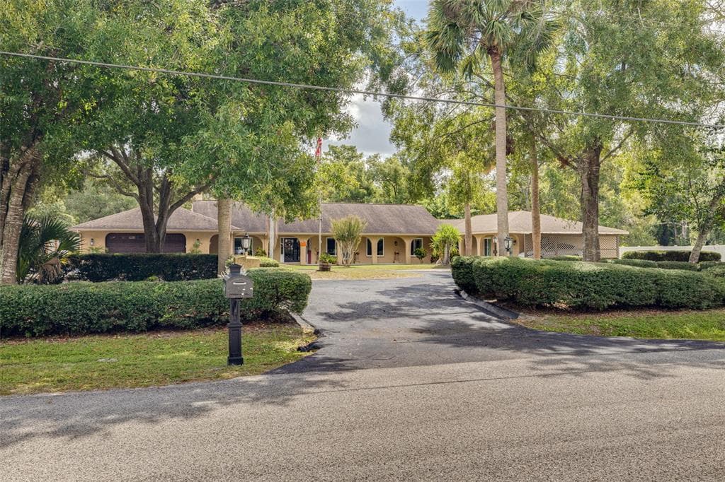 1868 OVERVIEW DRIVE