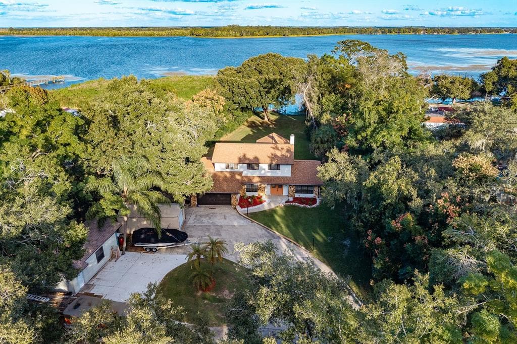 1416 GROVE AVENUE LEESBURG, FL 34748