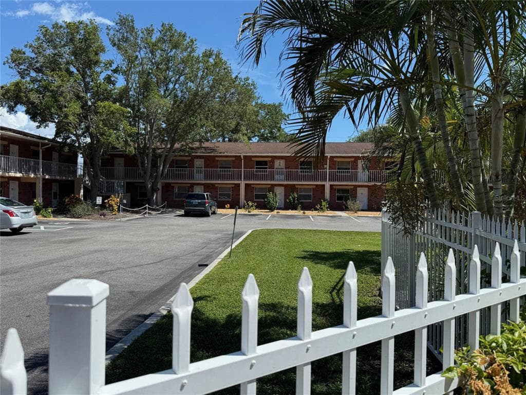 3301 58TH AVENUE S UNIT 301 ST PETERSBURG, FL 33712
