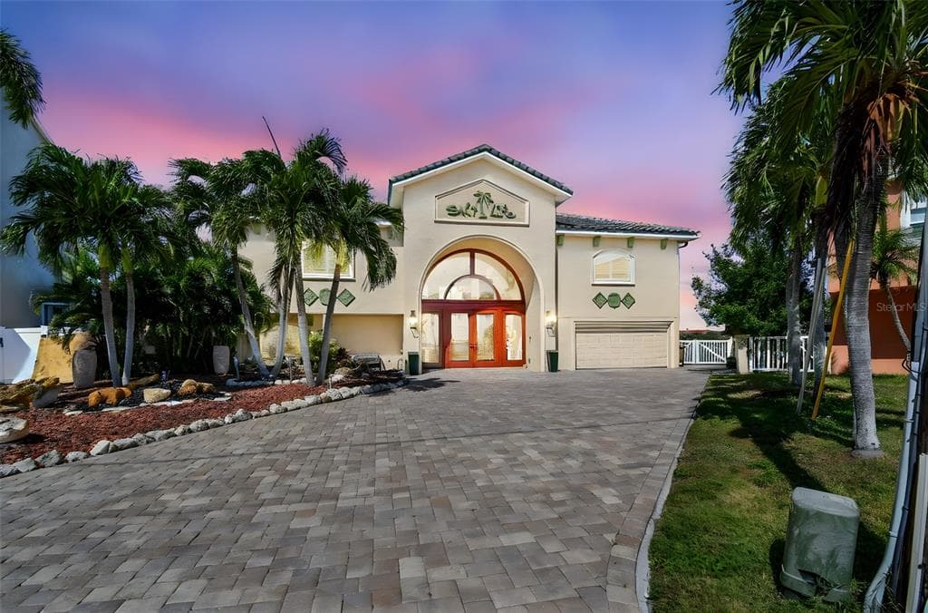 582 JOHNS PASS AVENUE MADEIRA BEACH, FL 33708
