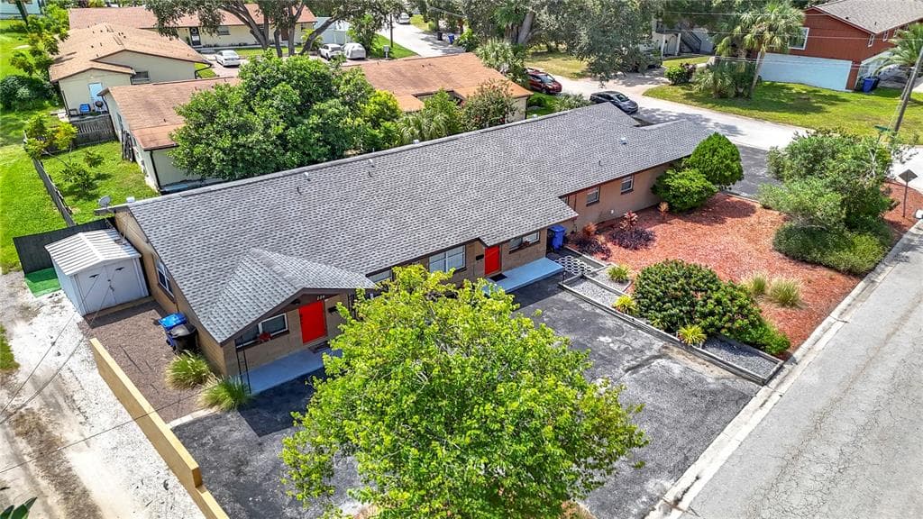 220 SE JEFFERSON CIRCLE N ST PETERSBURG, FL 33703
