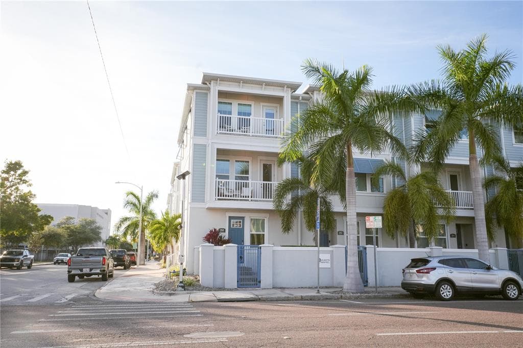 260 8TH STREET N