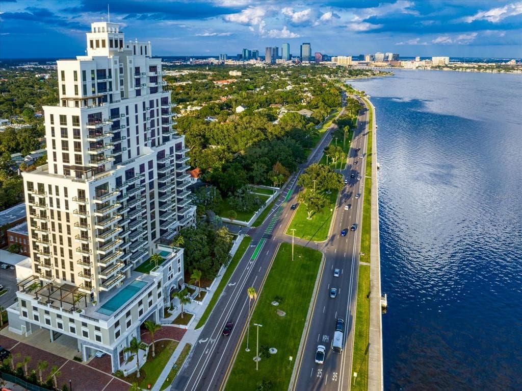 2103 BAYSHORE BOULEVARD UNIT 1701 TAMPA, FL 33606
