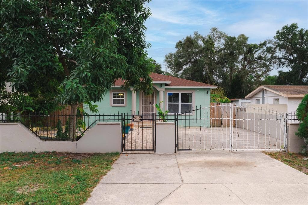 1607 E POINSETTIA AVENUE