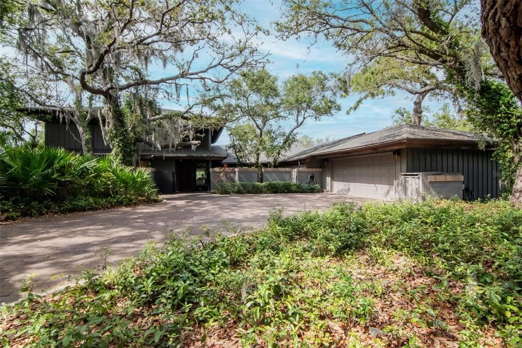 1296 WEYBRIDGE LANE