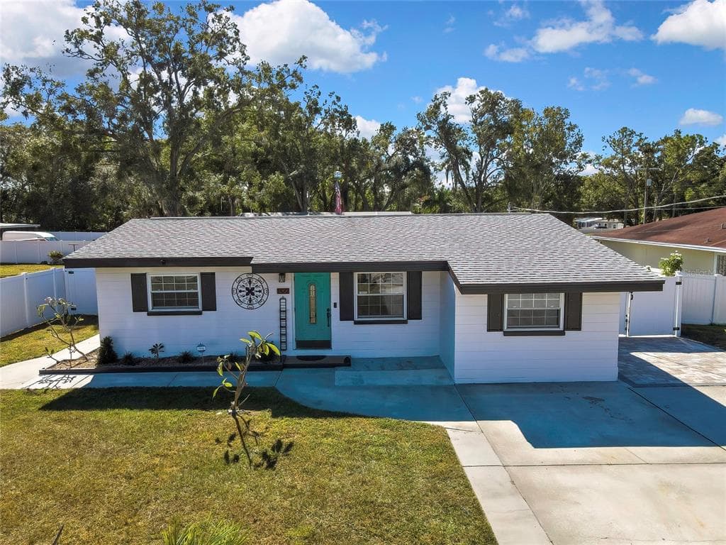 1322 W KNOLLWOOD STREET TAMPA, FL 33604