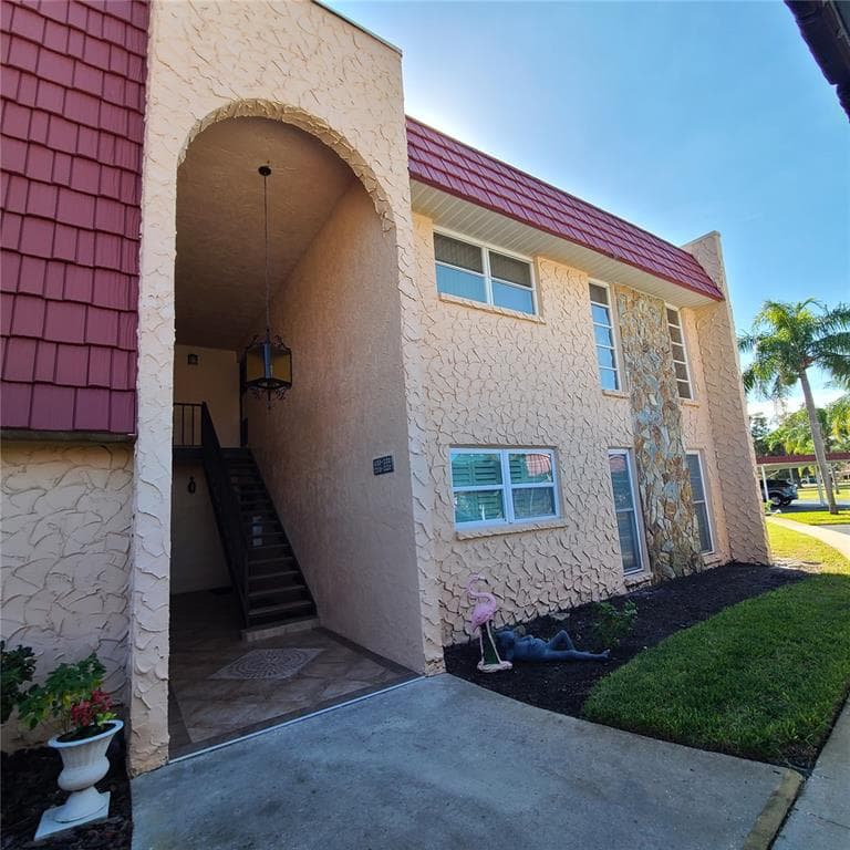 220 BUTTONWOOD CIRCLE UNIT 220
