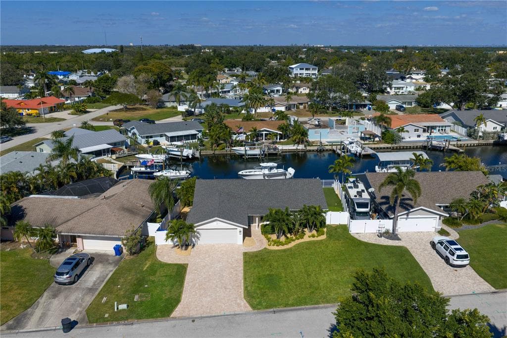 1425 50TH AVENUE NE ST PETERSBURG, FL 33703