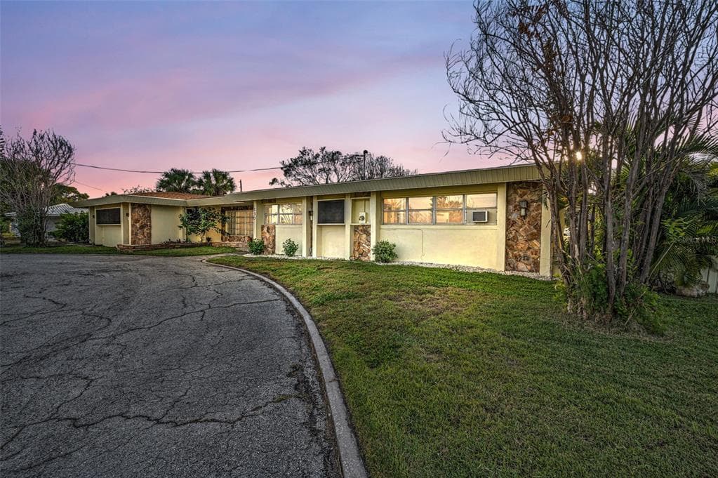 130 60TH AVENUE ST PETE BEACH, FL 33706
