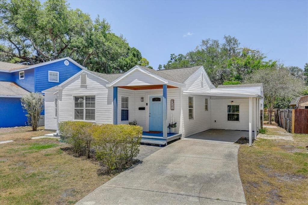 911 W CANDLEWOOD AVENUE TAMPA, FL 33603
