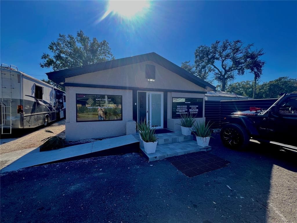 5827 E COLUMBUS DRIVE TAMPA, FL 33619