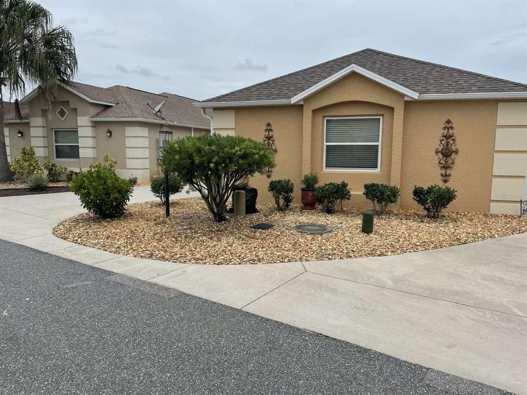 1067 CARVER COURT