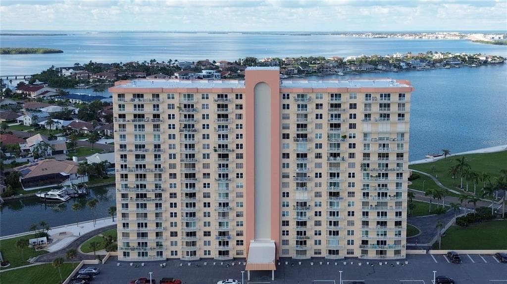 4900 BRITTANY DRIVE S UNIT 811 ST PETERSBURG, FL 33715