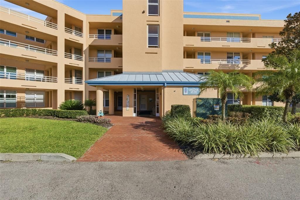 4530 PINEBROOK CIRCLE UNIT 301 BRADENTON, FL 34209