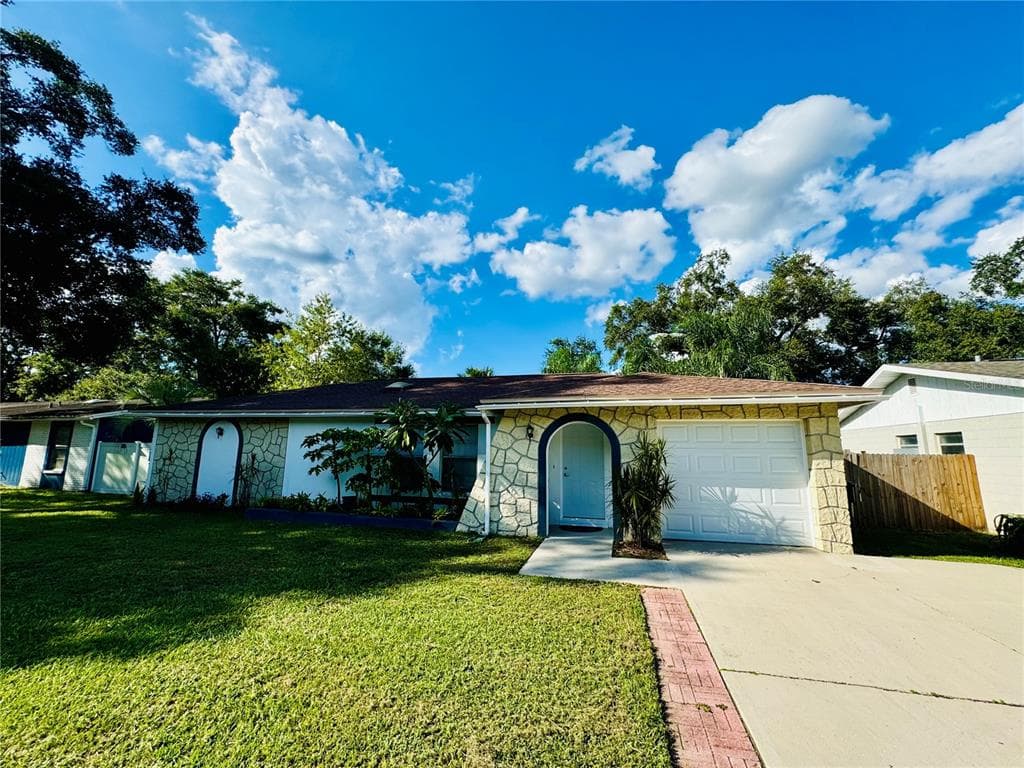 2208 VALLEYBROOK AVE