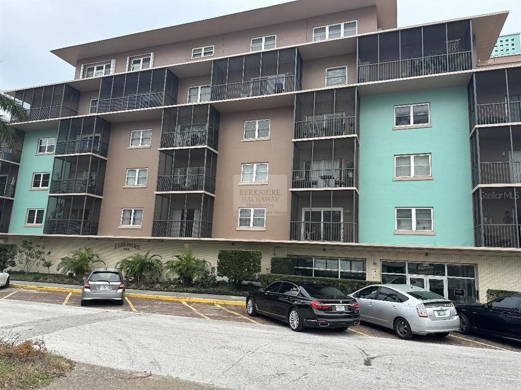750 BURLINGTON AVENUE N UNIT 2F ST PETERSBURG, FL 33701