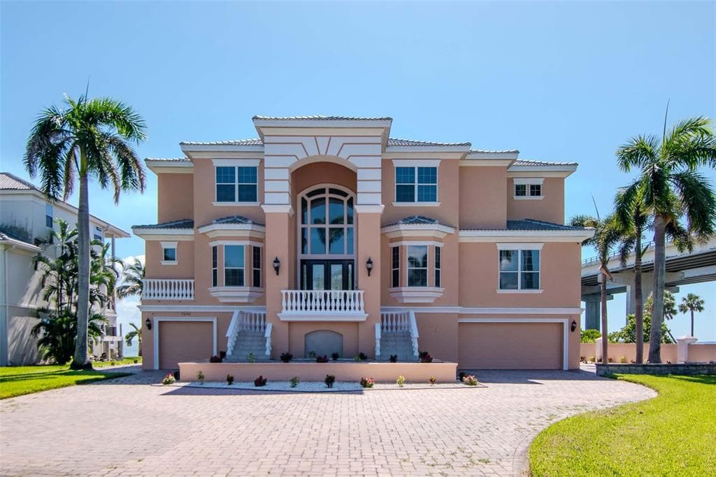 7680 PARADISE POINTE CIRCLE S ST PETERSBURG, FL 33711