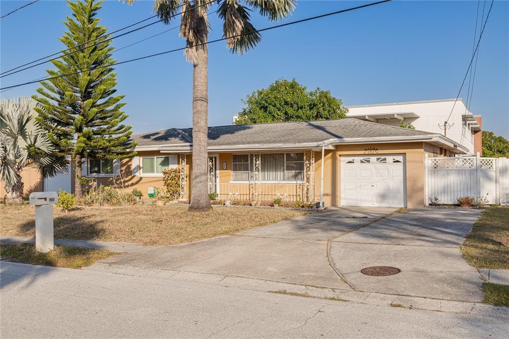 1715 S JEFFERSON AVENUE LARGO, FL 33770