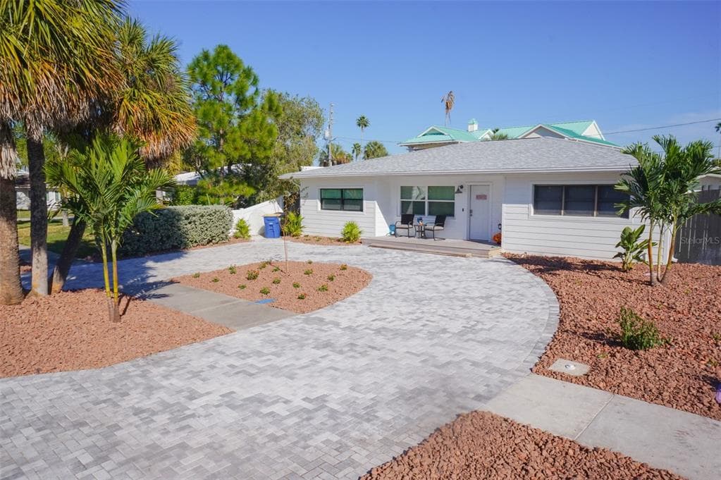 929 LANTANA AVENUE CLEARWATER BEACH, FL 33767