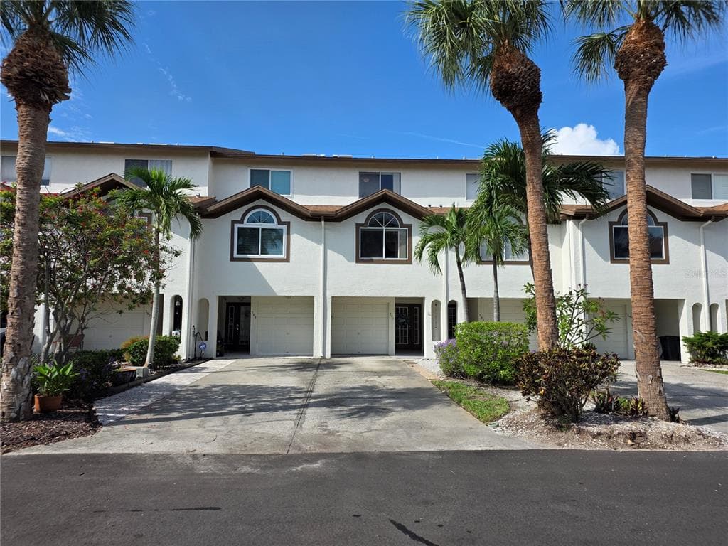 391 MADEIRA CIRCLE TIERRA VERDE, FL 33715