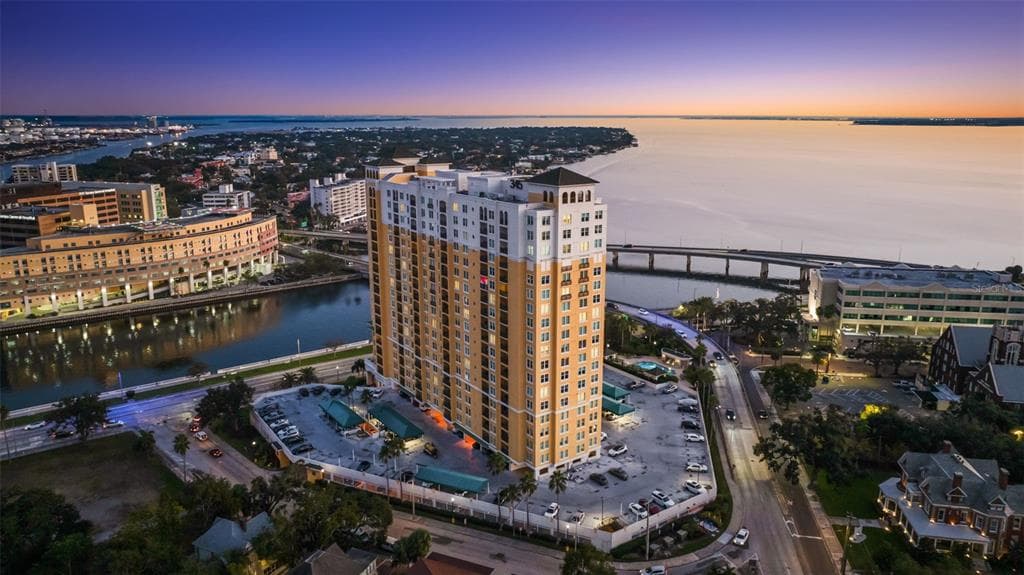 345 BAYSHORE BOULEVARD UNIT 1809 TAMPA, FL 33606