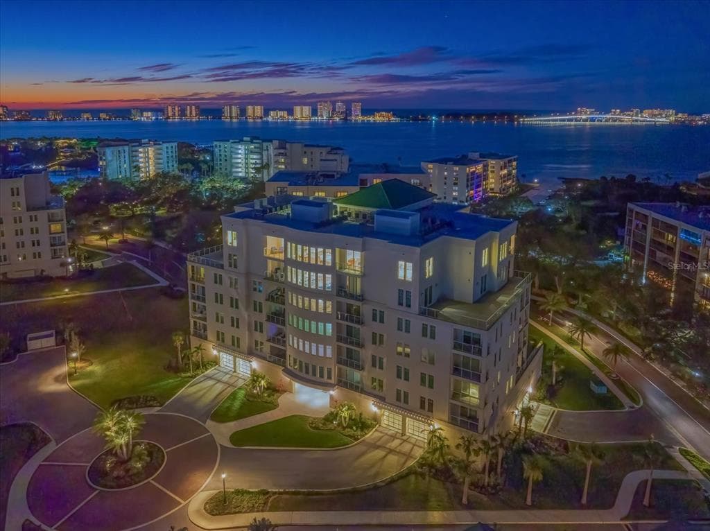 8 PALM TERRACE UNIT 605 BELLEAIR, FL 33756