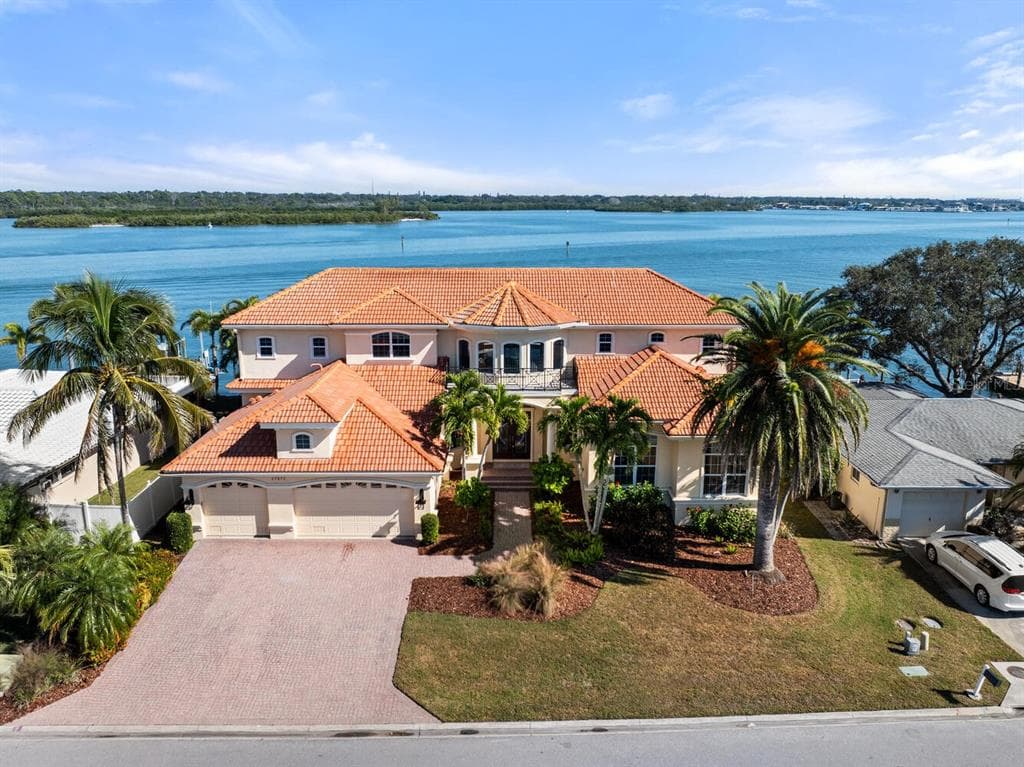 17371 KENNEDY DRIVE NORTH REDINGTON BEACH, FL 33708