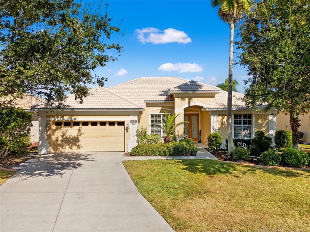 6882 TAILFEATHER WAY BRADENTON, FL 34203