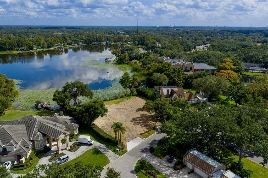 806 TARAY DE AVILA TAMPA, FL 33613