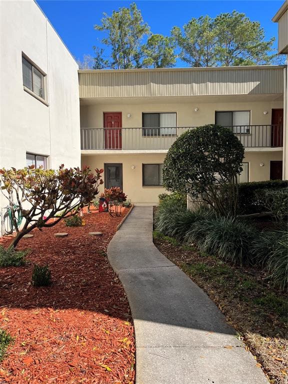 3300 FOX CHASE CIRCLE N UNIT 226 PALM HARBOR, FL 34683