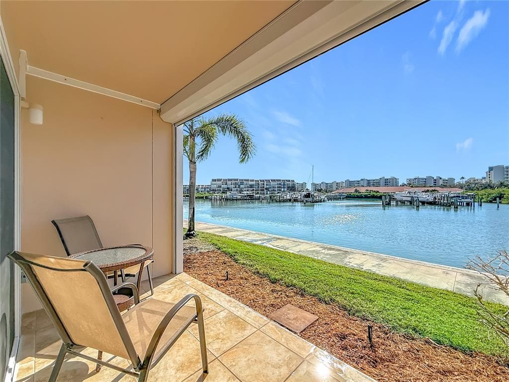 7930 SUN ISLAND DR S UNIT 111 SOUTH PASADENA, FL 33707