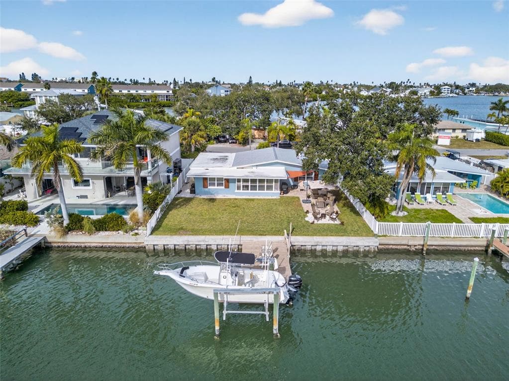 333 LA HACIENDA DRIVE