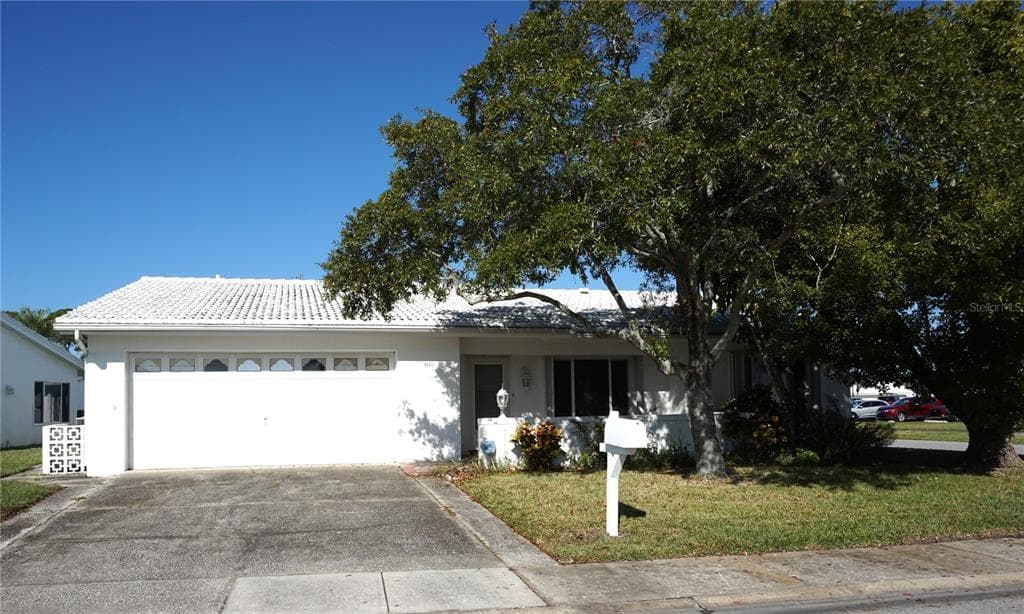9182 42ND WAY N UNIT 5 PINELLAS PARK, FL 33782