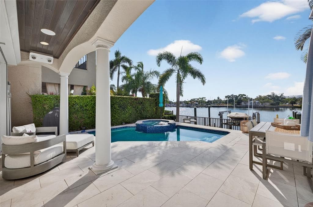 1009 ROYAL PASS ROAD TAMPA, FL 33602
