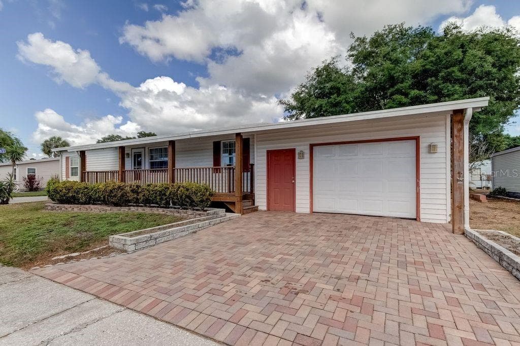 278 PELICAN DRIVE N OLDSMAR, FL 34677