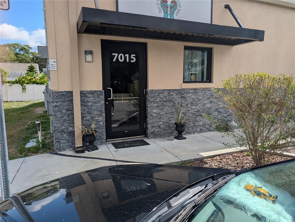 7015 N MANHATTAN AVENUE TAMPA, FL 33614