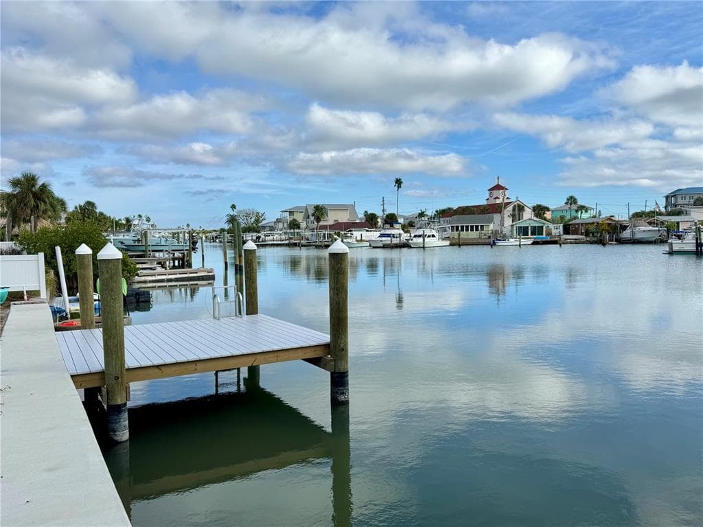 117 140TH AVENUE E UNIT B MADEIRA BEACH, FL 33708