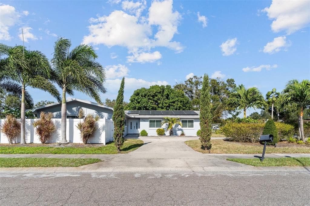 2453 ROBERTA STREET LARGO, FL 33771
