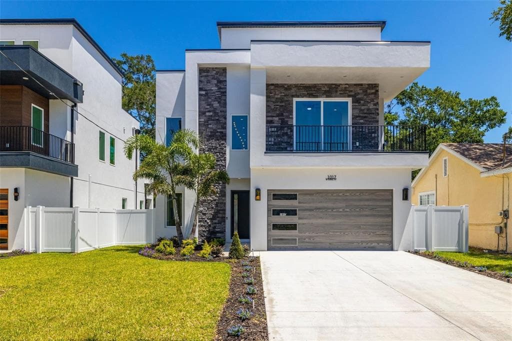 1017 W CORAL STREET