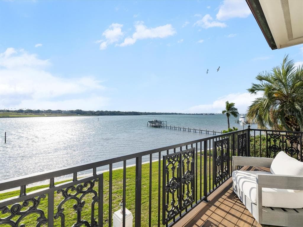 429 ST ANDREWS DRIVE BELLEAIR, FL 33756