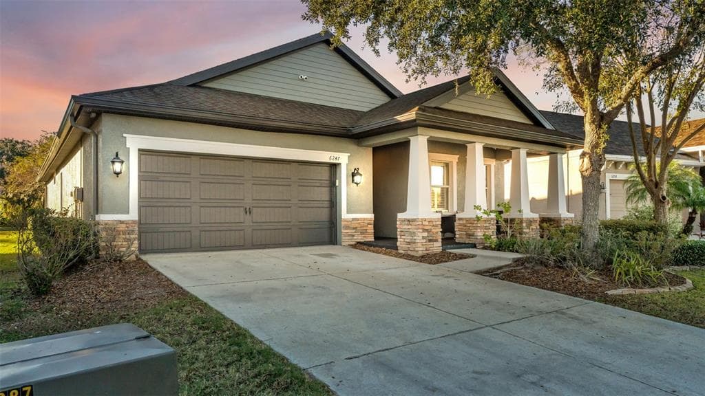 6247 HAWK GROVE COURT WESLEY CHAPEL, FL 33545