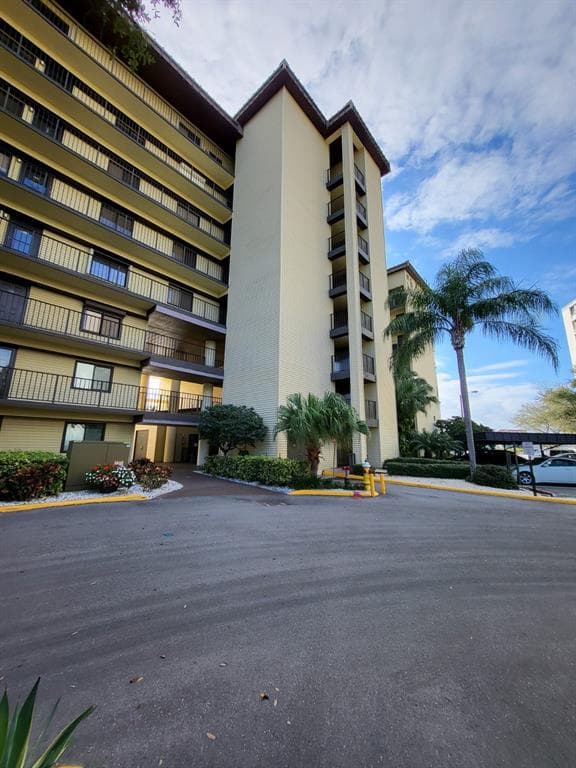650 ISLAND WAY UNIT 208 CLEARWATER, FL 33767